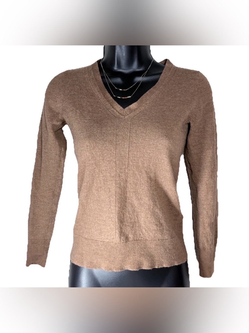 Banana Republic Women's V-Neck Sweater in Caramel 100% Extra Fine Merino Wool